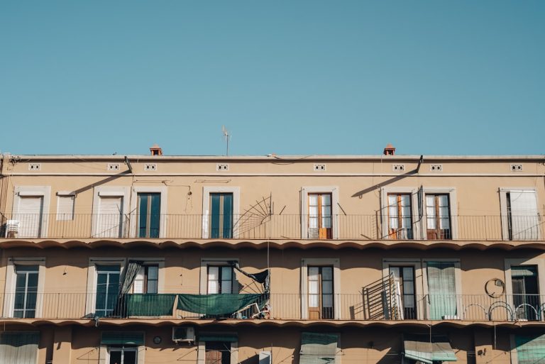 The Rise of Travel Influencers: Redefining Wanderlust in the Digital Age